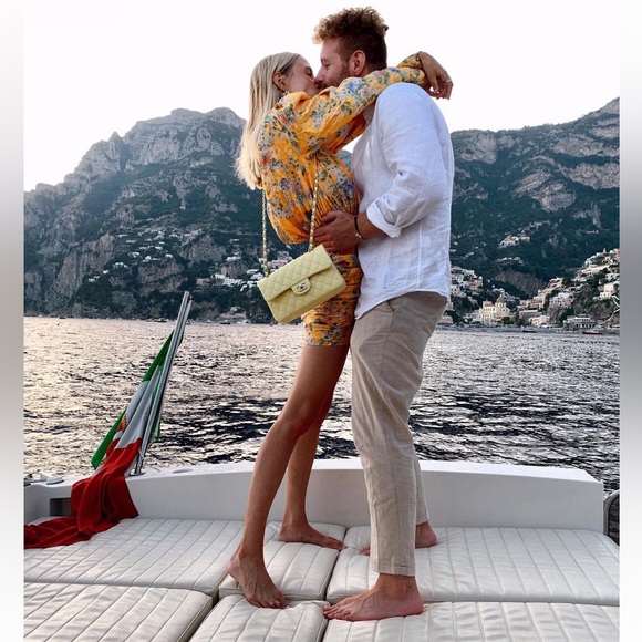 CHANEL Timeless Classic Flap Double Flap bag in Yellow Caviar Leather Medium - Picture 13 of 16